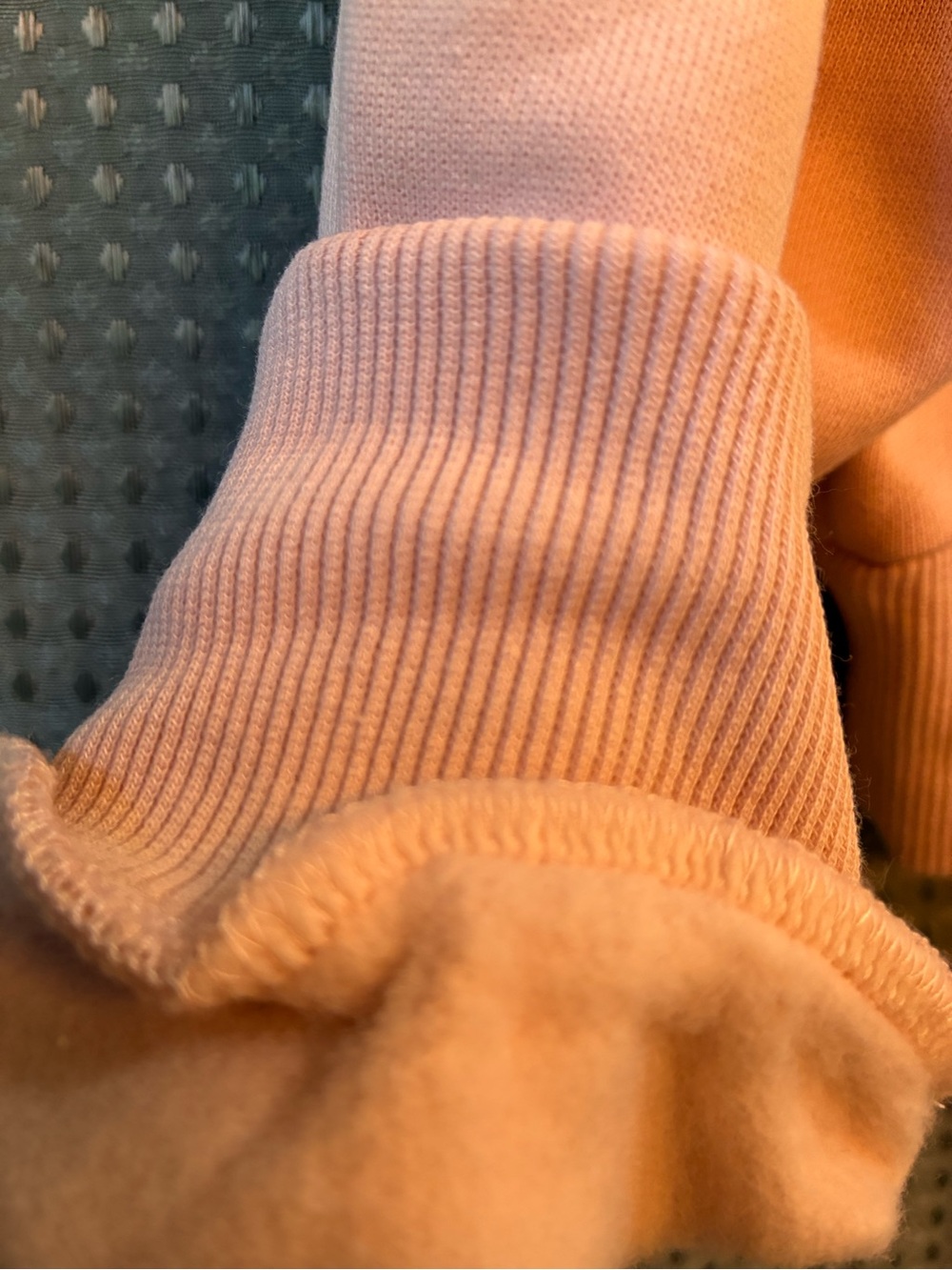 ALO Yoga Cozy Crewneck Sweatshirt - Pink Quartz - Picture 5 of 6